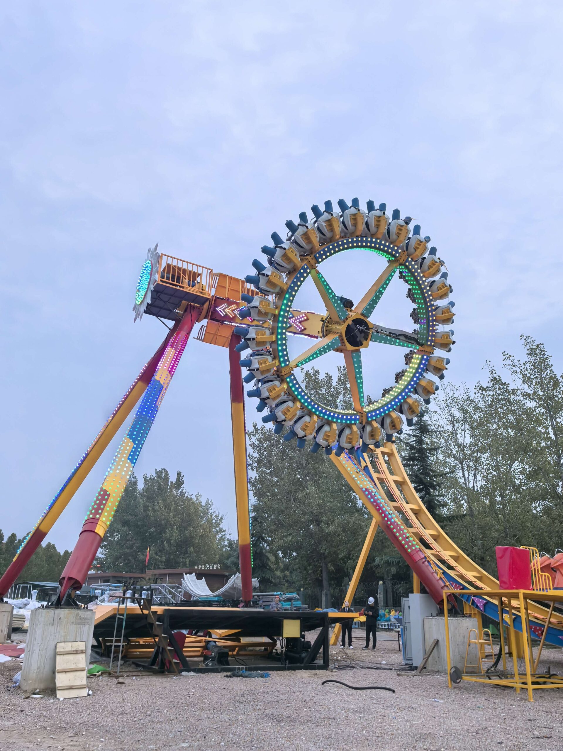 medium pendulum ride